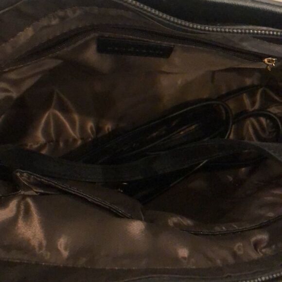 NWOT black spacious chic Tote never been used - Picture 3 of 4